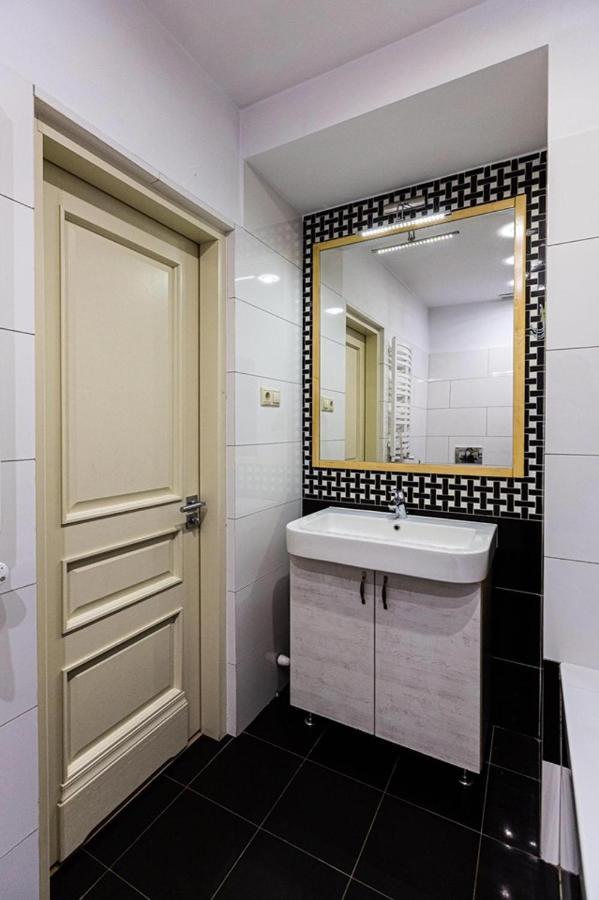 Appartement Цехова 1 à Lviv Extérieur photo