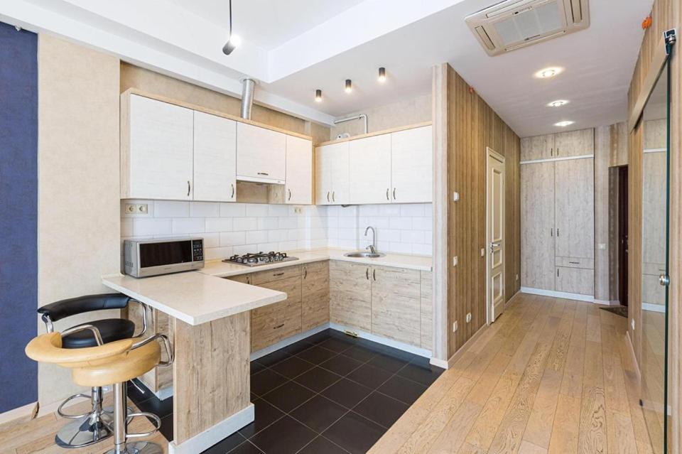 Appartement Цехова 1 à Lviv Extérieur photo