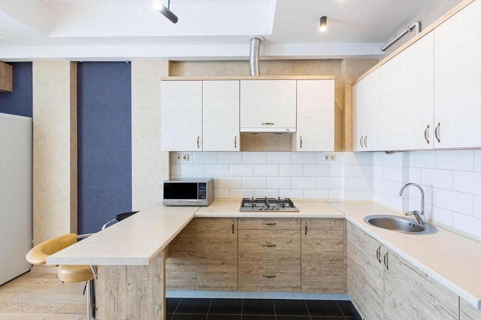 Appartement Цехова 1 à Lviv Extérieur photo